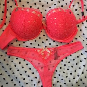 Victoria’s Secret 34DD Sexy Little  Things Set